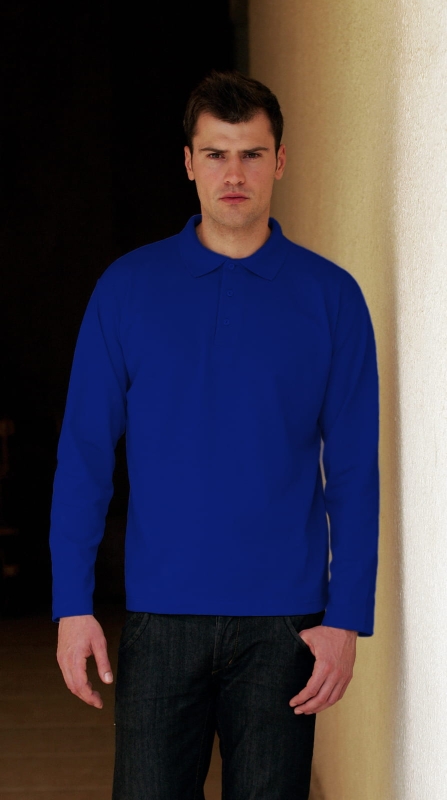 Model w chabrowej koszulce polo z długim rękawem, fason VKDRm-2, koszulka bawełniana z kołnierzykiem.jpg