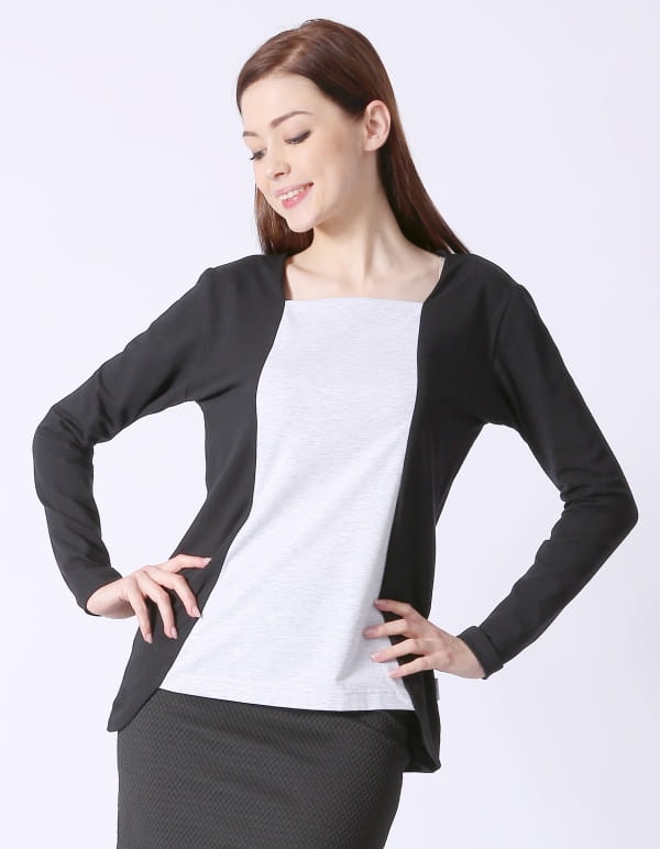 Zbliżenie na modelkę w bawełnianej bluzce z długim rękawem z efektem bolerka, boki i rękawy czarne, środek jasny melanżowy, fason VKDRd-24 Ventus.jpg