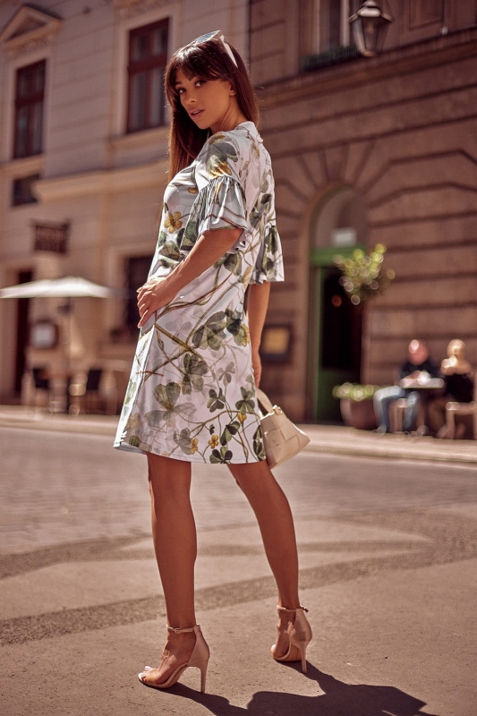 Sukienka z krótkim rękawkiem letnia biała w kwiaty Koniczyna 1024 Ventus.jpg