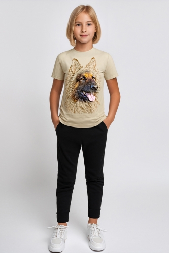 Dziewczynka w koszulce t-shirt fason unisex VKTJ-1A, beżowa z nadrukiem psa Owczarka Niemieckiego Ventus.jpg