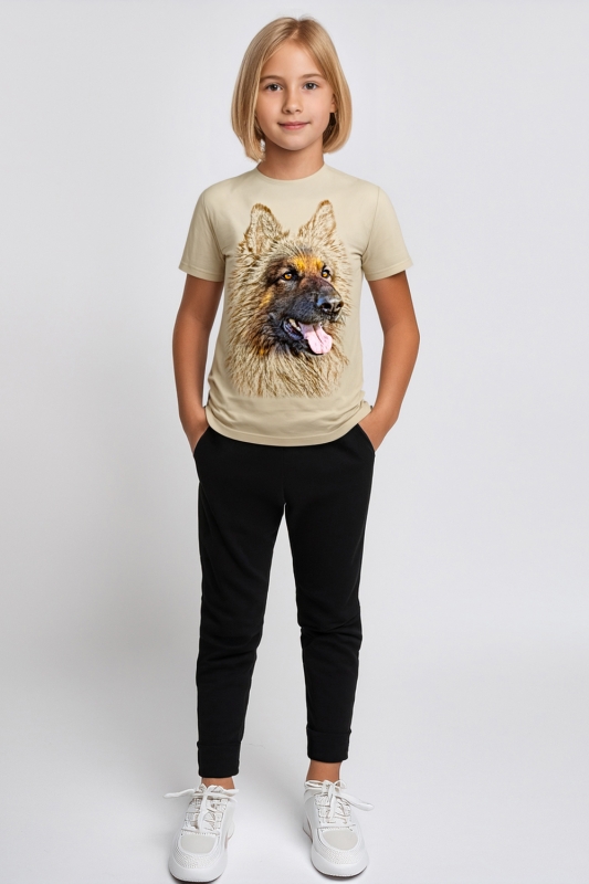 Dziewczynka w koszulce t-shirt fason unisex VKTJ-1A, beżowa z nadrukiem psa Owczarka Niemieckiego Ventus.jpg