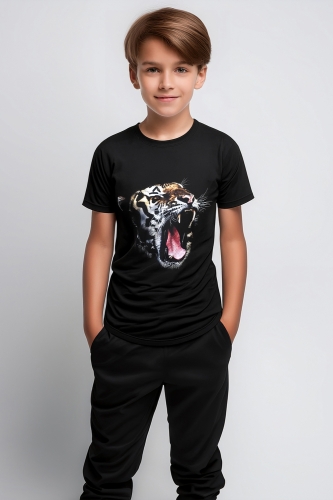 Chłopiec w czarnej koszulce t-shirt z głową tygrysa, fason unisex VKTJ-1A Ventus.jpg