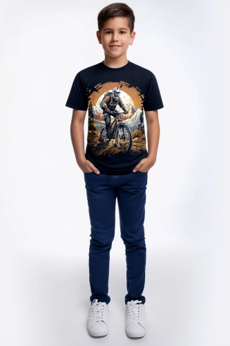 Chłopiec w koszulce czarnej t-shirt z nadrukiem Mountain Biking fason VKTJ-1A Ventus.jpg