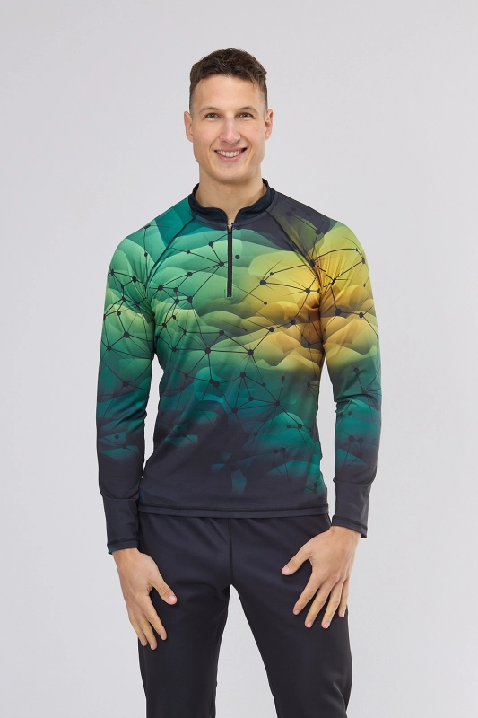 Model w longsleeve fason VKDRm-104 ZIP, zamek 1/3, delikatna stójka, długi rękaw, w barwach zieleni i żółtego z delikatną czarną siatką, nowoczesna sportowa grafika Ventus.jpg