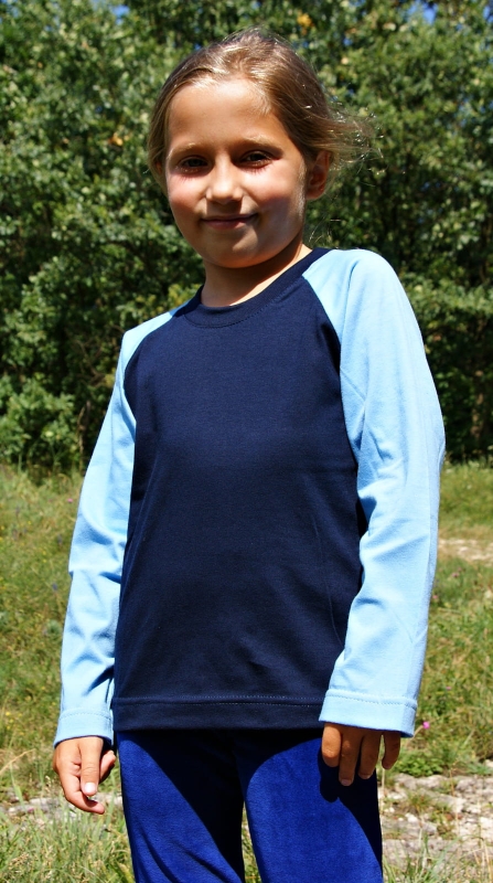 Koszulka dziecięca unisex bawełniana z długim rękawem granatowo niebieska fason  VKDRm-3, raglanowe wszycie rękawów, fason dla dziewczynki i dla chłopca.jpg