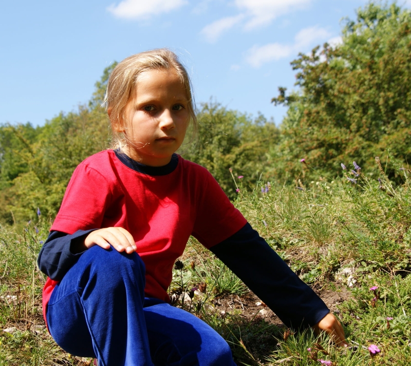 Koszulka bawełniana dziecięca unisex z długim rękawem czerwono granatowa fason  VKDRm-4, efekt drugiego rękawka, fason dla dziewczynki i dla chłopca.jpg
