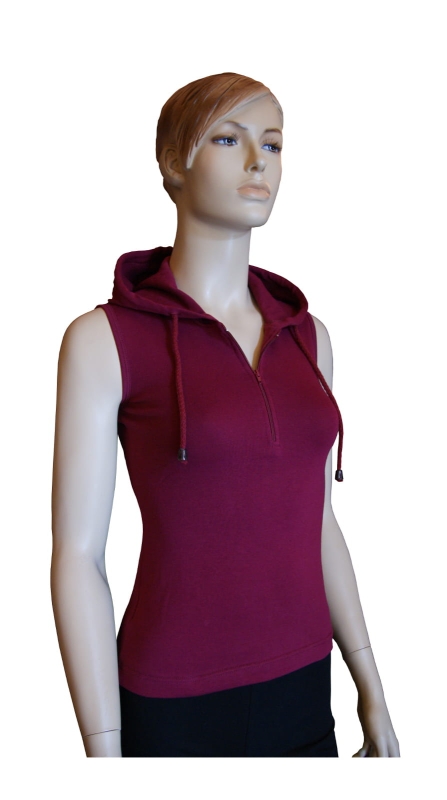 Koszulka bez rękawków, z kapturem, zapinana na zamek 1/3 długości, bawełniana w kolorze bordowym, fason VKD-4.JPG